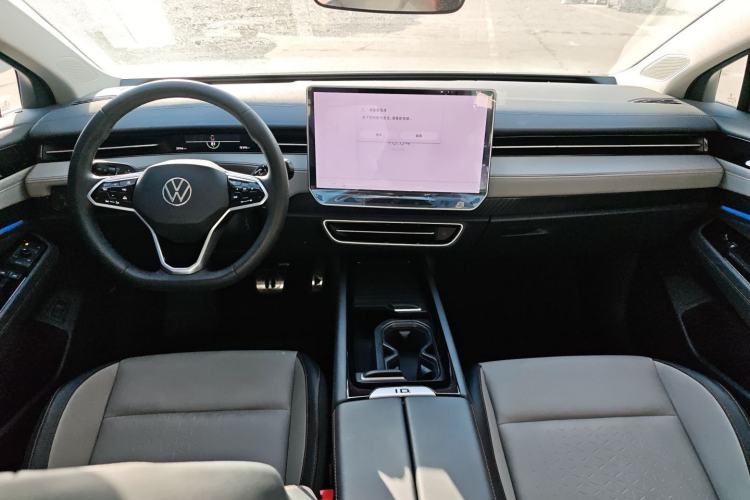 Used Volkswagen ID.7 VIZZION 2024 AIR model Center Console