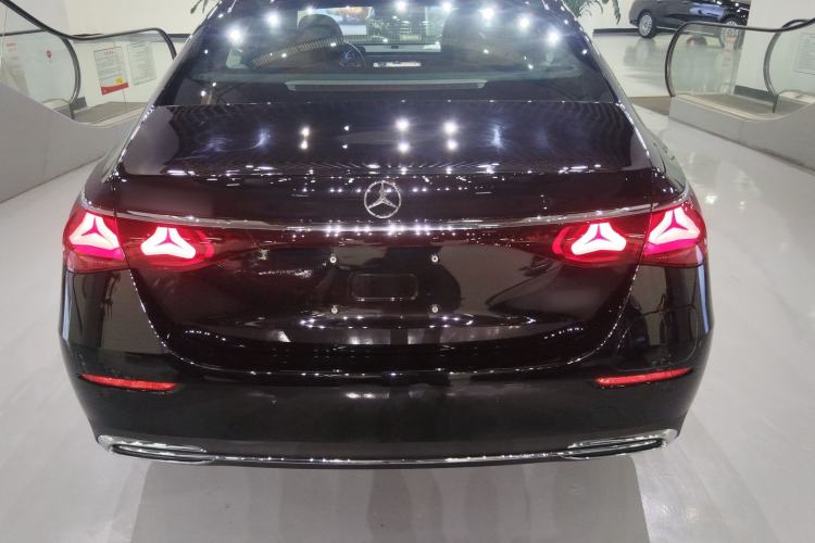 Used Mercedes-Benz E-Class New Energy 2024 E 350 e L Plug-in Hybrid Sedan
