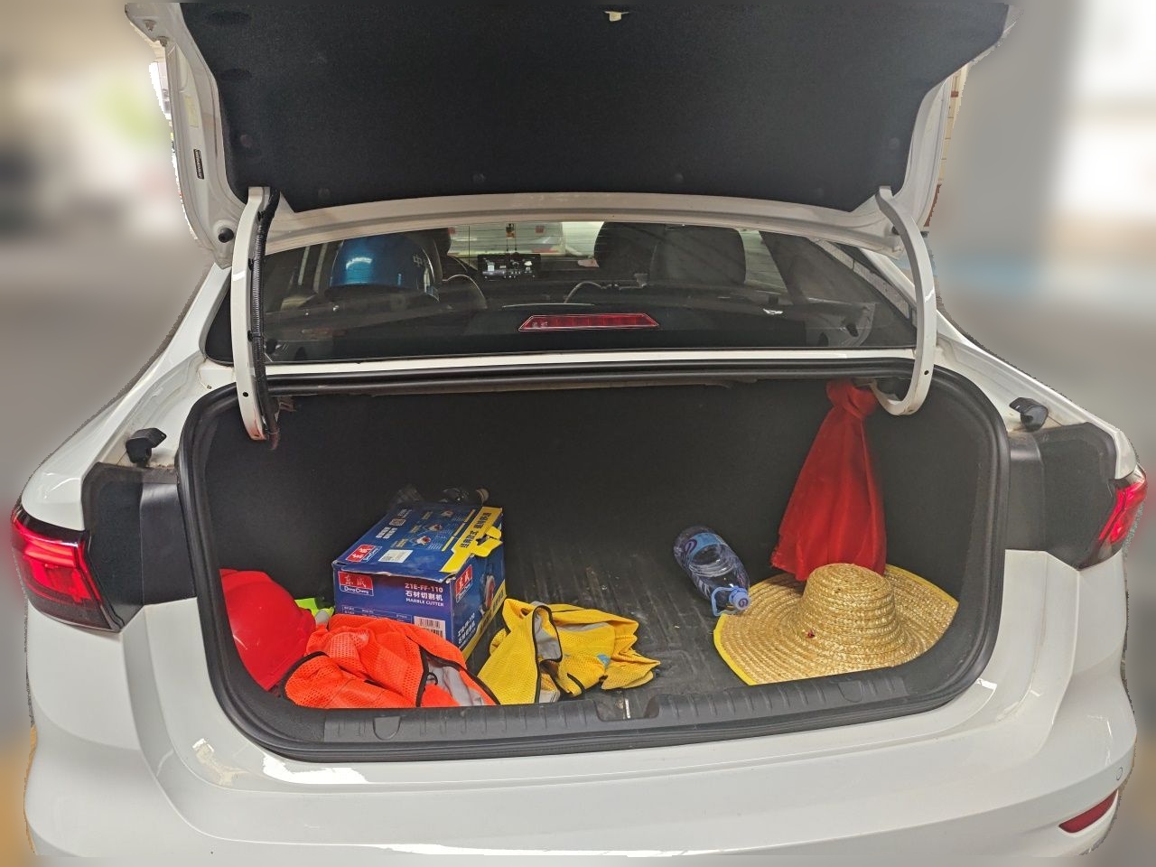 Geely Auto Emgrand 2022 4th Generation 1.5L CVT Luxury Model - Premium — снимка 14