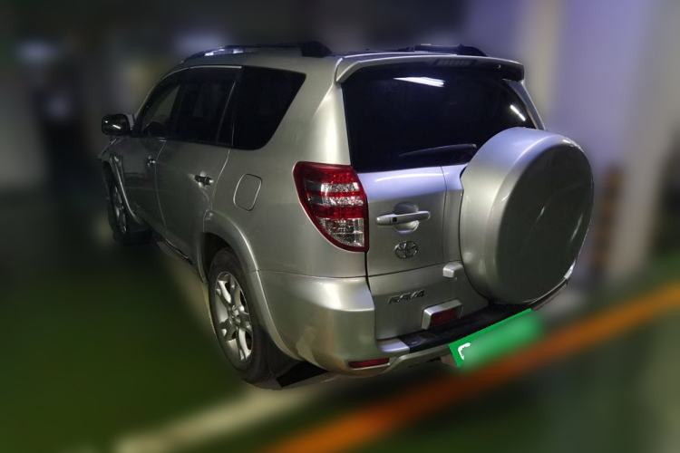 Used Toyota RAV4 2012 Luxurious 2.4L Manual 4x4 with Stylish Features
