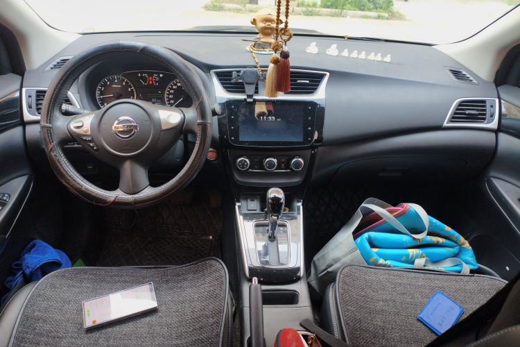 Used Nissan Sylphy 2019 1.6XV CVT Smart Connect Luxury Edition China VI Standard Center Console