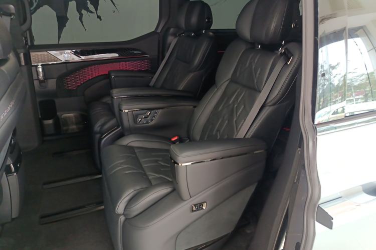 Used Zeekr 009 2024 7-Seater Aisle Version 108 kWh
