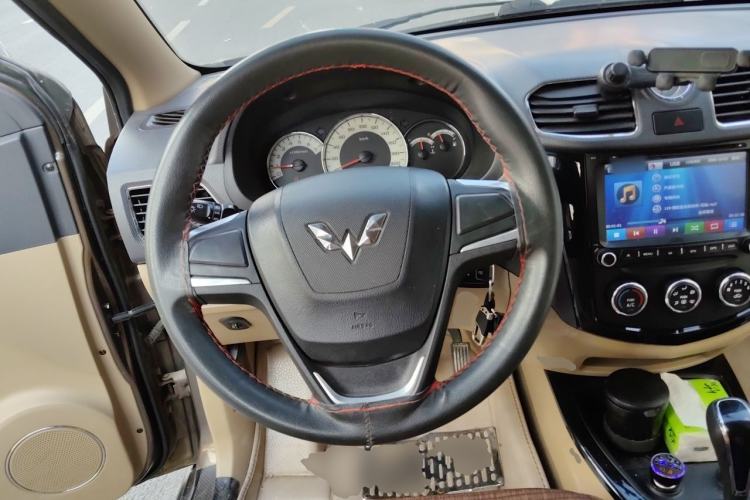 Used Wuling Hongguang 2014 1.5L S Automatic Comfort Edition
