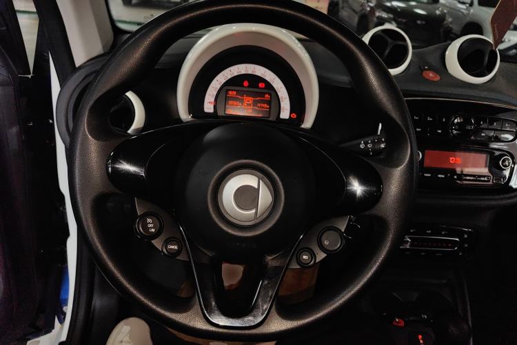 Used smart fortwo 2018 1.0L 52kW Hardtop Dynamic Version China V Steering Wheel