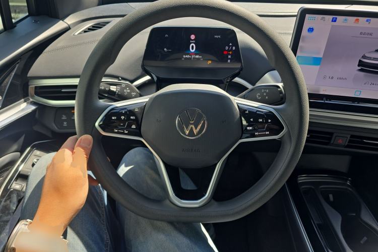 Used Volkswagen ID.4 CROZZ 2025 Pure Edition Steering Wheel