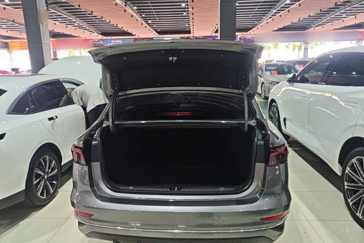 Used Geely Auto Emgrand 2022 4th Generation 1.5L CVT Flagship Model
