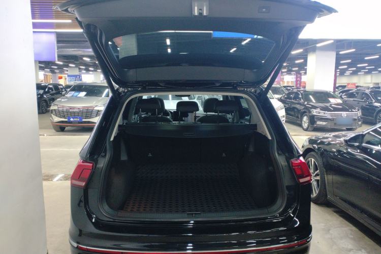 Used Volkswagen Tiguan L 2024 Outstanding Model 330TSI Automatic Two-Wheel Drive R-Line Dragon Glory Edition Trunk