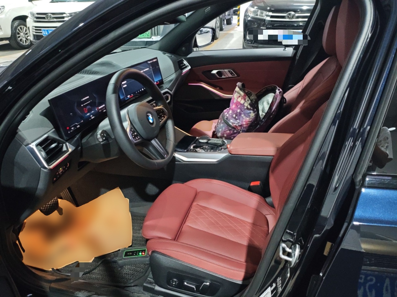 المقاعد الأمامية داخل السيارة