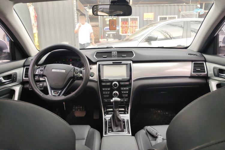 Used Haval H2 2017 Red-Label 1.5T Automatic Two-Wheel Drive Luxury Model Center Console