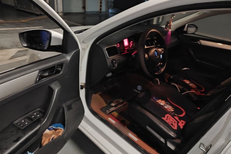 Used Volkswagen Santana 2015 HaoNa 1.6L Manual Fashion Edition Driver Seat