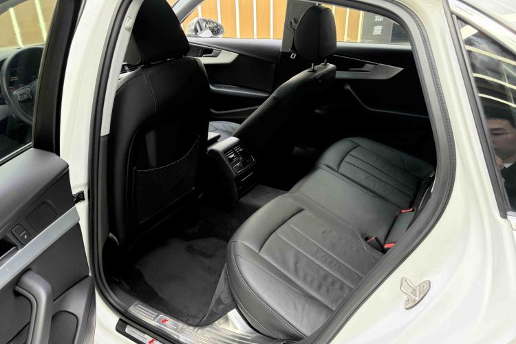 Used Audi A4L 2019 40 TFSI Fashion Edition China VI Emission Standard Interior 3