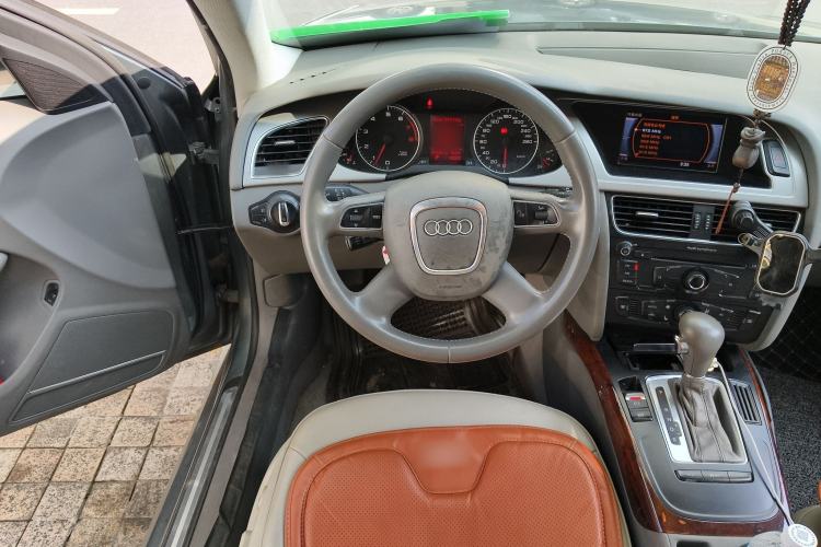 Used Audi A4L 2012 2.0 TFSI automatic standard version