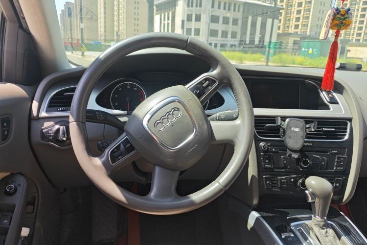 Used Audi A4L 2012 2.0 TFSI automatic standard version Steering Wheel