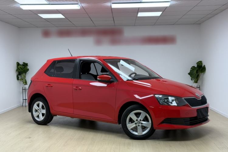 Used Skoda Fabia 2016 1.4L Automatic Car Enjoy Edition Exterior 5