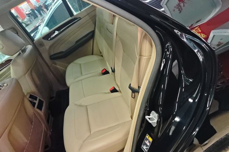 Used Mercedes-Benz M-Class 2014 ML 400 4MATIC Dynamic Model
