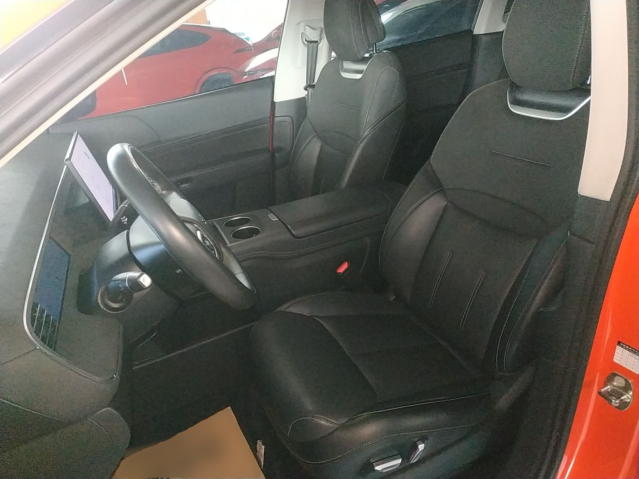 Переднее сиденье в автомобиле