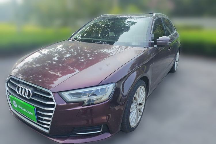 Ojetý Audi A3 2018 30th Anniversary Edition Sportback 35 TFSI Style Model