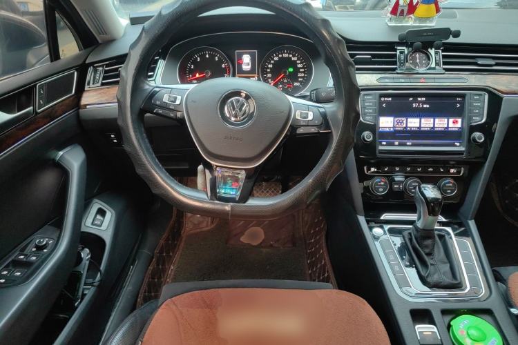 Used Volkswagen Magotan 2017 380TSI DSG Prestige Edition Steering Wheel