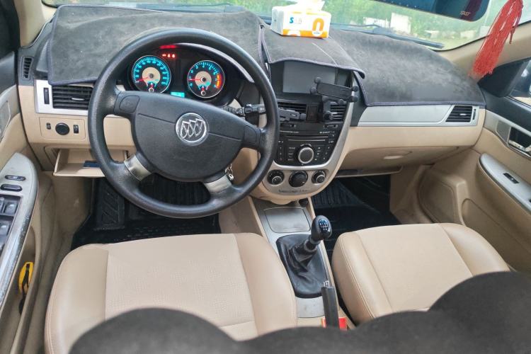 Used Buick Excelle 2013 1.5L Manual Classic Model Center Console