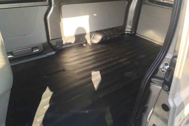 Used Jinbei New Hiace X30L 2021 1.5L Wealth Van Non-Air-Conditioned Version China VI Standard SWC15M
