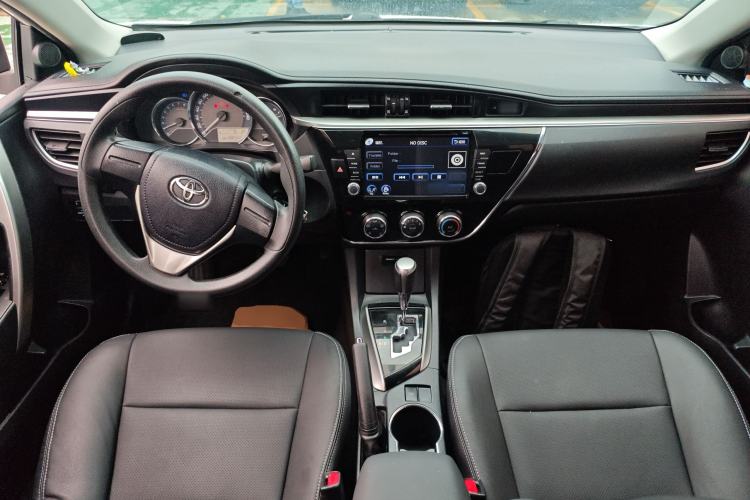 Used Toyota Corolla 2014 1.6L CVT GL Center Console