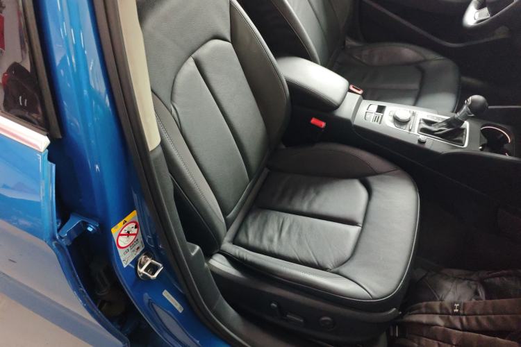 Used Audi A3 2016 Limousine 35 TFSI Style Edition Right Front Seat