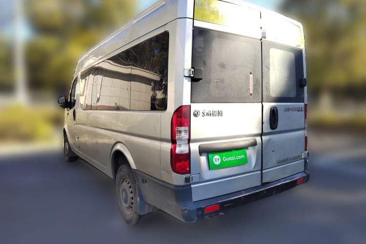 Used Dongfeng Yufeng Yufeng 2020 2.3T Economy Logistics Vehicle Long Wheelbase Mid-Roof Design 5-9 Seater WP2.3
