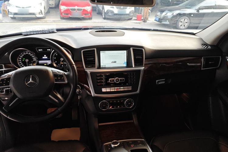 Used Mercedes-Benz M-Class 2014 ML 400 4MATIC Dynamic Model
