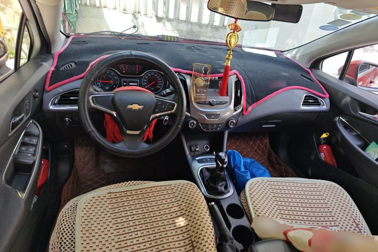 Used Chevrolet Cruze 2017 1.5L Manual Xuanfeng Edition Center Console