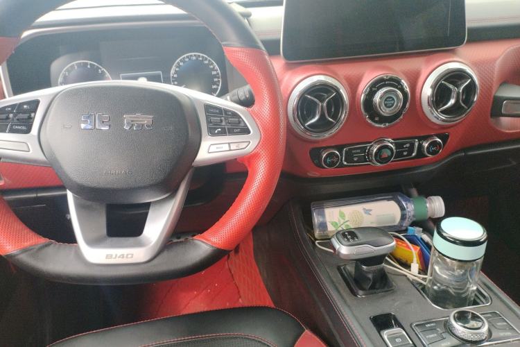 Used BAIC Off-Road BJ40 2020 2.0T Automatic Four-Wheel Drive Urban Hunter Edition Chivalrous Type Center Console