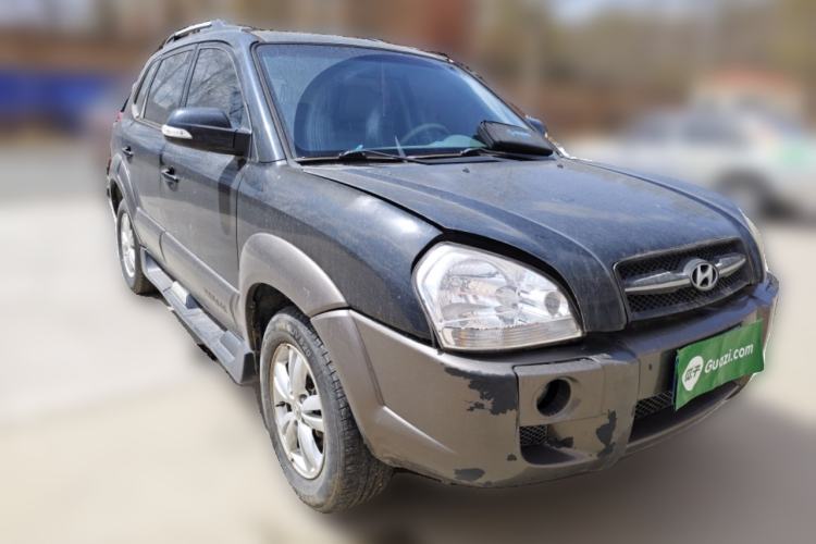 Used Hyundai Tucson 2009 2.0L Automatic Two-Wheel Drive with Sunroof Front Right 45 Deg