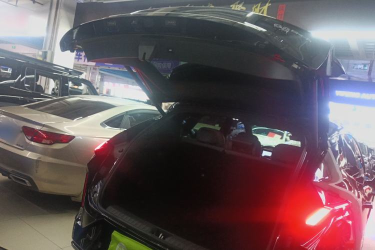 Used Lynk & Co 08 EM-P 2025 120km Long-Range Halo