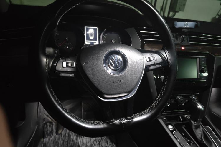 Used Volkswagen Magotan 2018 330TSI DSG Luxury Model Steering Wheel