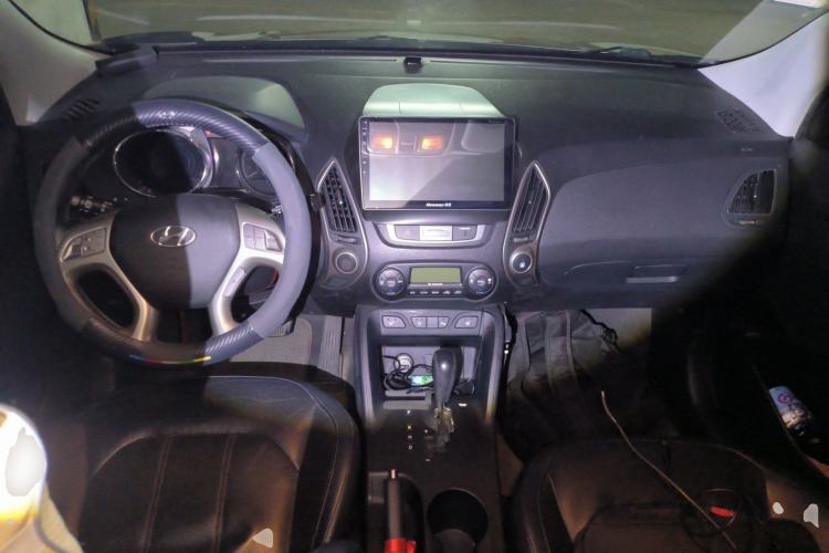 Used Hyundai ix35 2015 2.0L Automatic Two-Wheel Drive Leading Trim China V Standard Center Console