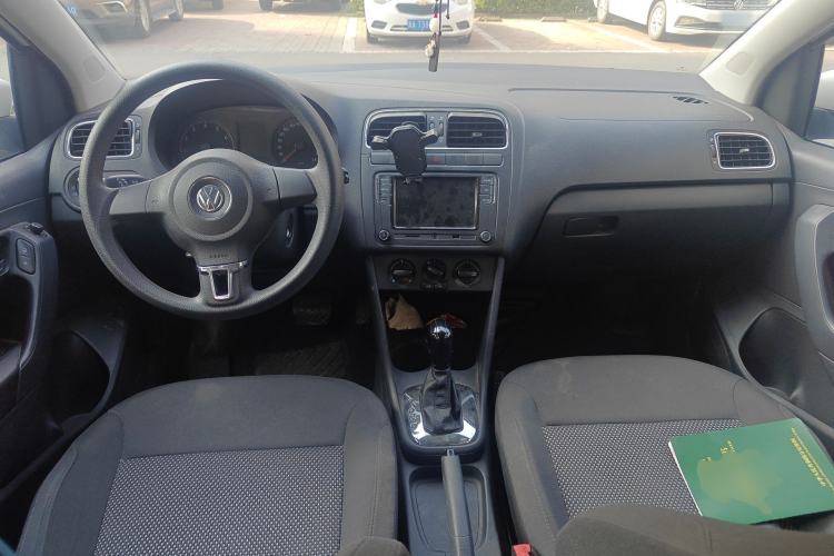 Used Volkswagen Polo 2013 1.4L Automatic Comfort Edition Center Console