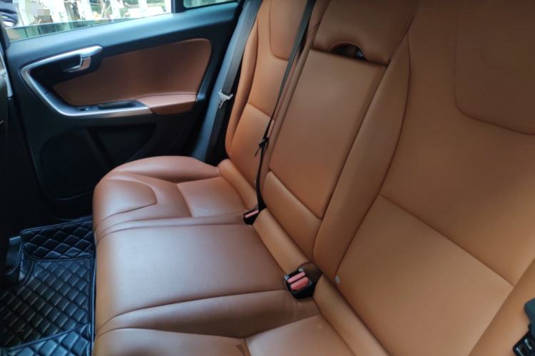 Used Volvo V60 2015 T5 Zhiya Edition
