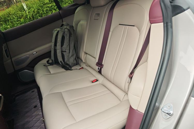 Used Xiaomi Auto YU7 2025 Ultra-Long Range High-Performance All-Wheel-Drive Max Edition
