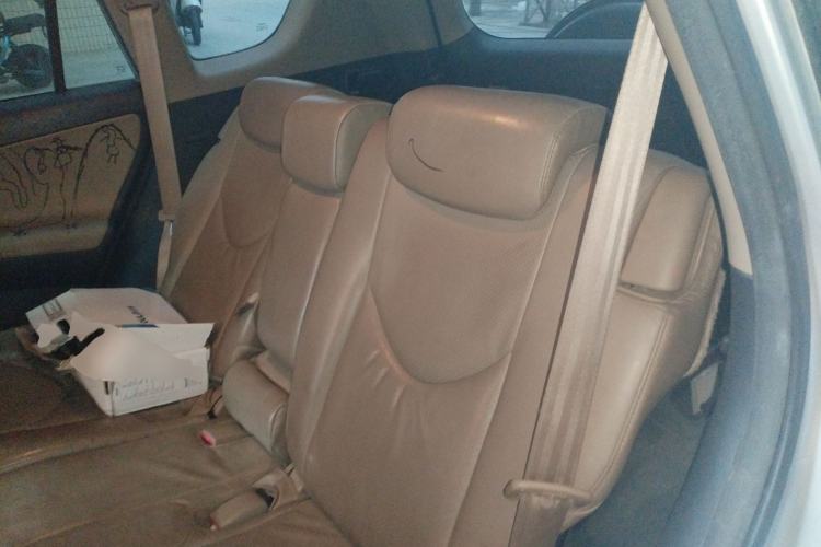 Used Toyota RAV4 2012 Luxurious 2.4L Automatic 4x4 with Stylish Features
