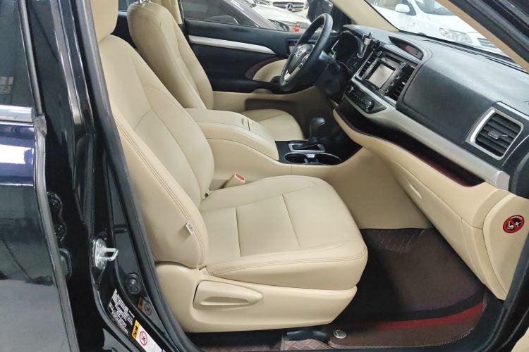 Used Toyota Highlander 2017 2.0T Four-Wheel Drive Elite Edition 7-Seater Right Front Seat