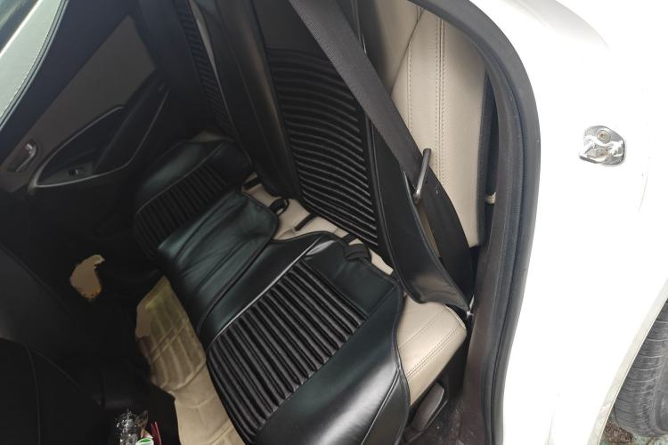 Used Hyundai Santa Fe 2013 2.4L Automatic Two-Wheel Drive Smart Version Left Rear Seat