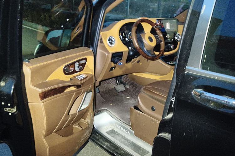 Used Mercedes-Benz Vito 2023 2.0T Business Version 7 Seats Interior 3