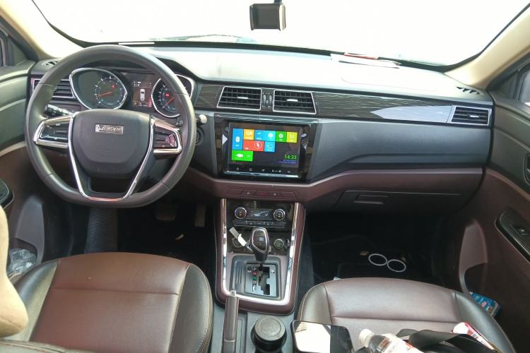 Used Lifan Auto Myway 2017 1.8L Automatic Luxury Model Center Console