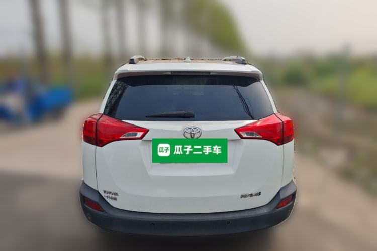 Used Toyota RAV4 2015 2.0L CVT Two-Wheel Drive Fashion Edition Rear