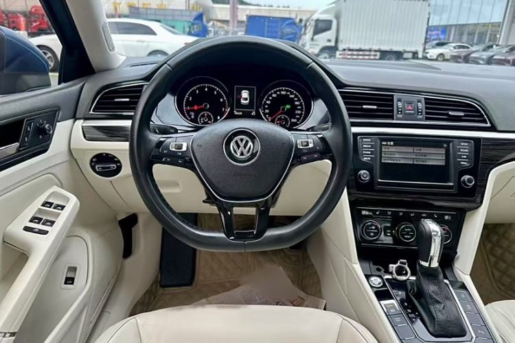 Used Volkswagen Lamando 2015 330TSI DSG Luxury Edition