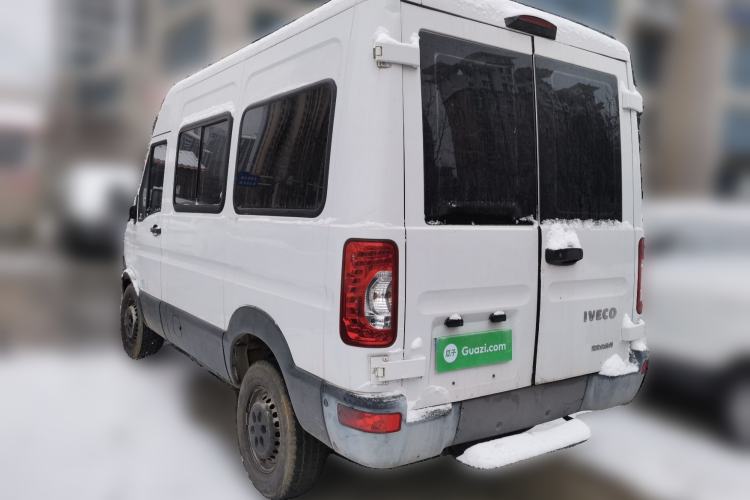 Used Iveco Power Daily 2017 2.5T Classic A32 Mid-Roof 6-7 Seater Bus 47Z5
