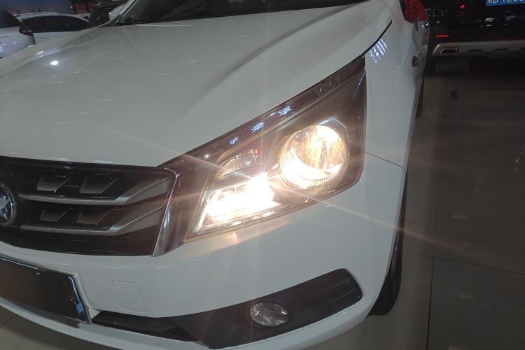 Used Venucia T70 2016 2.0L CVT Smart Choice Edition
