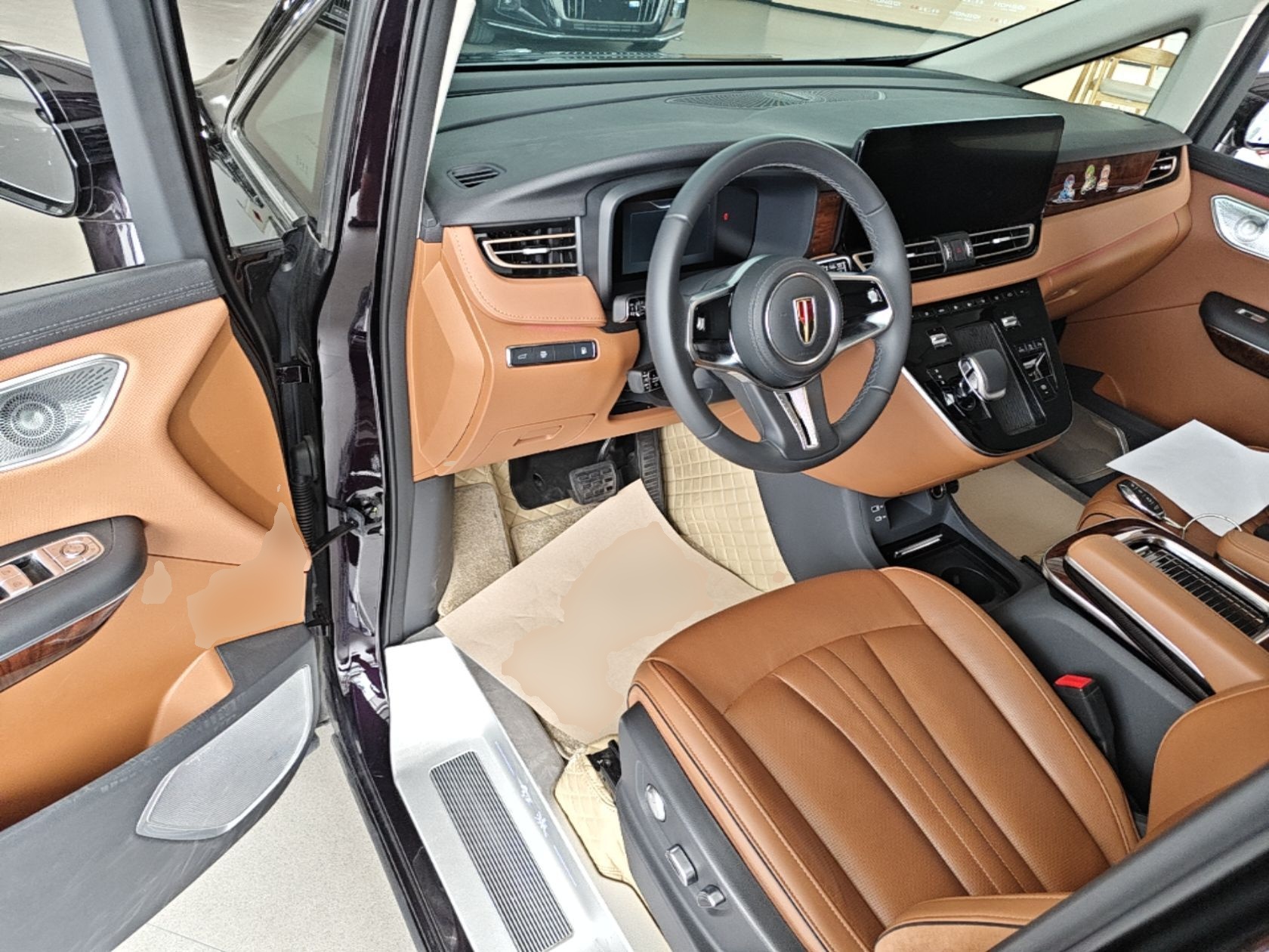 Hongqi HQ9 PHEV 2024 2.0T Four-Wheel Drive Luxury Edition — снимка 18