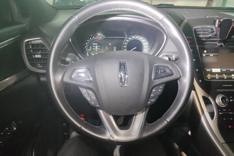 Used Lincoln MKX 2017 2.0T Two-Wheel Drive Deluxe Edition