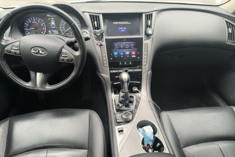 Used Infiniti Q50L 2016 2.0T Enjoyment Edition Center Console
