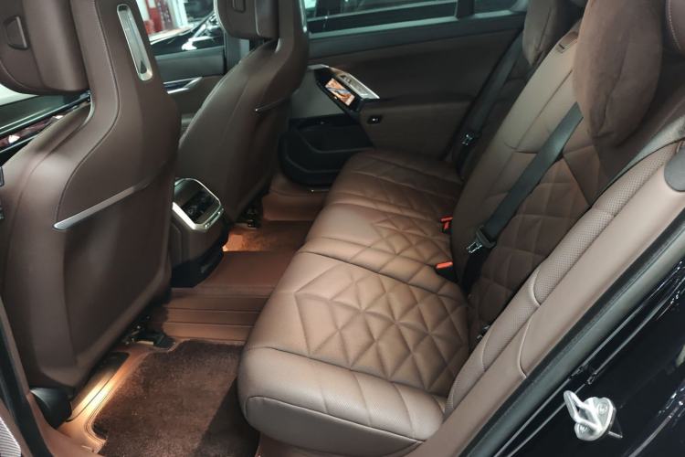 Used BMW 7 Series 2023 735Li M Sport Package Left Rear Seat